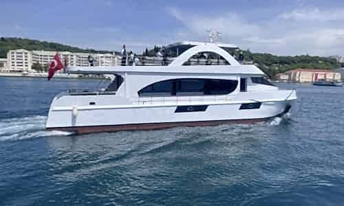 İstanbul Boğazında 45 Kişi Kiralık Gezi Teknesi